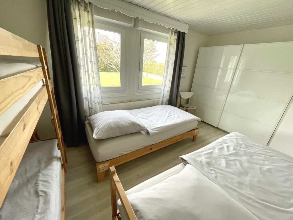 Schlafzimmer, Blick auf das Fenster